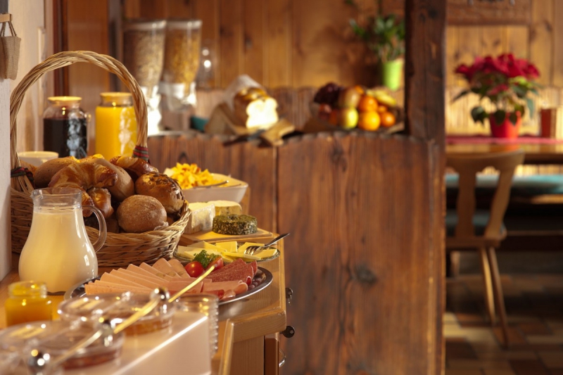 boulangerie-REGUSSE-min_breakfast_buffet_food_restaurant_meal_hotel_plate_fresh-718745